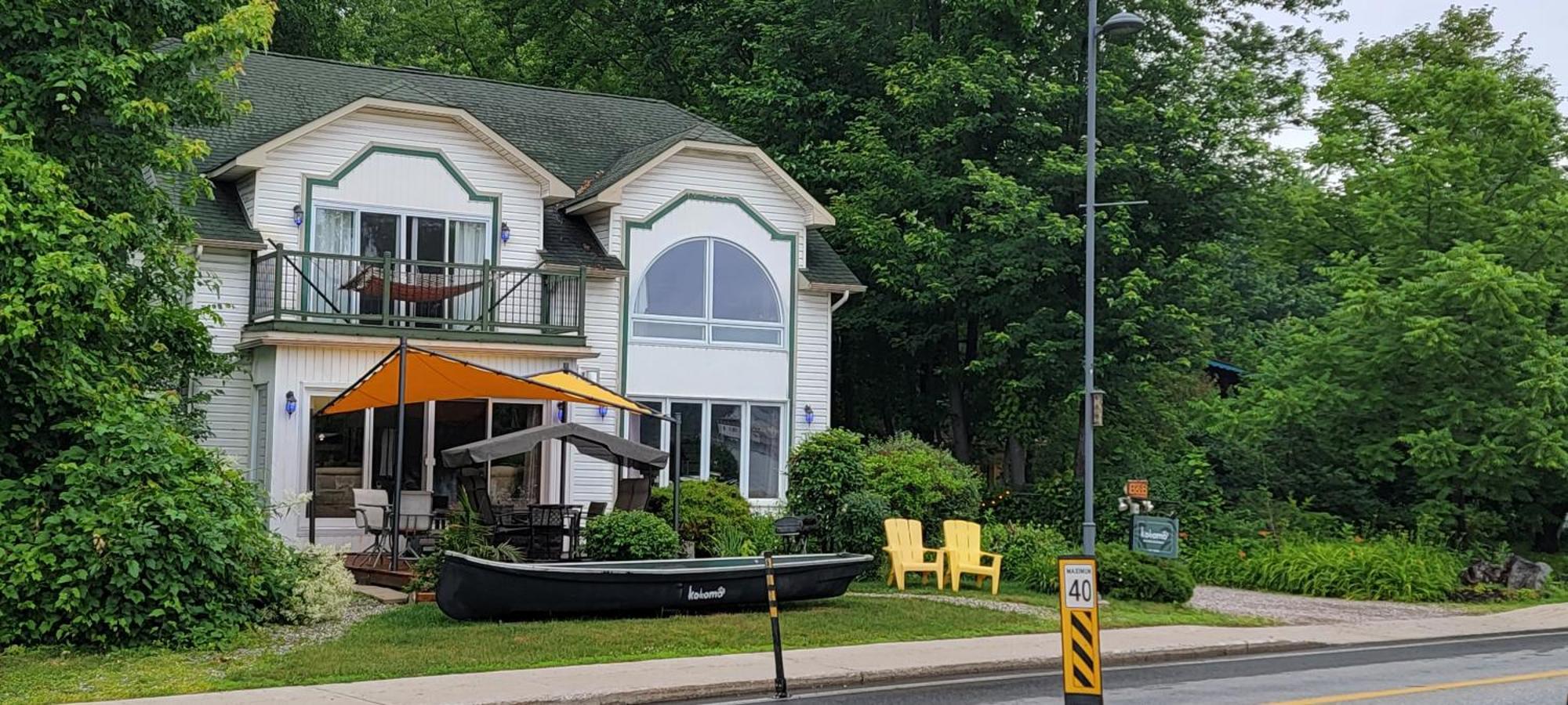 Kokomo Inn Bed And Breakfast Ottawa-Gatineau'S Only Tropical Riverfront B&B On The National Capital Cycling Pathway Route Verte #1 - For Adults Only - Chambre D'Hotes Tropical Aux Berges Des Outaouais Bnb #17542O Exterior photo