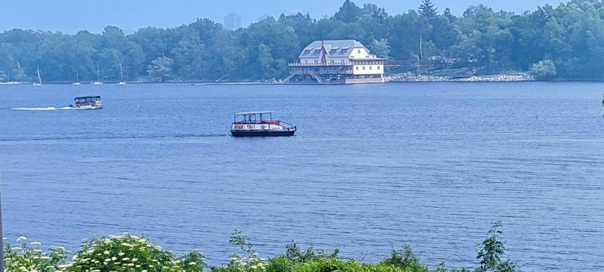 Kokomo Inn Bed And Breakfast Ottawa-Gatineau'S Only Tropical Riverfront B&B On The National Capital Cycling Pathway Route Verte #1 - For Adults Only - Chambre D'Hotes Tropical Aux Berges Des Outaouais Bnb #17542O Exterior photo